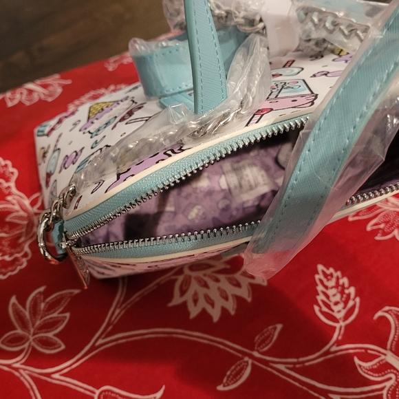 Hello Kitty Purse - Picture 2 of 4